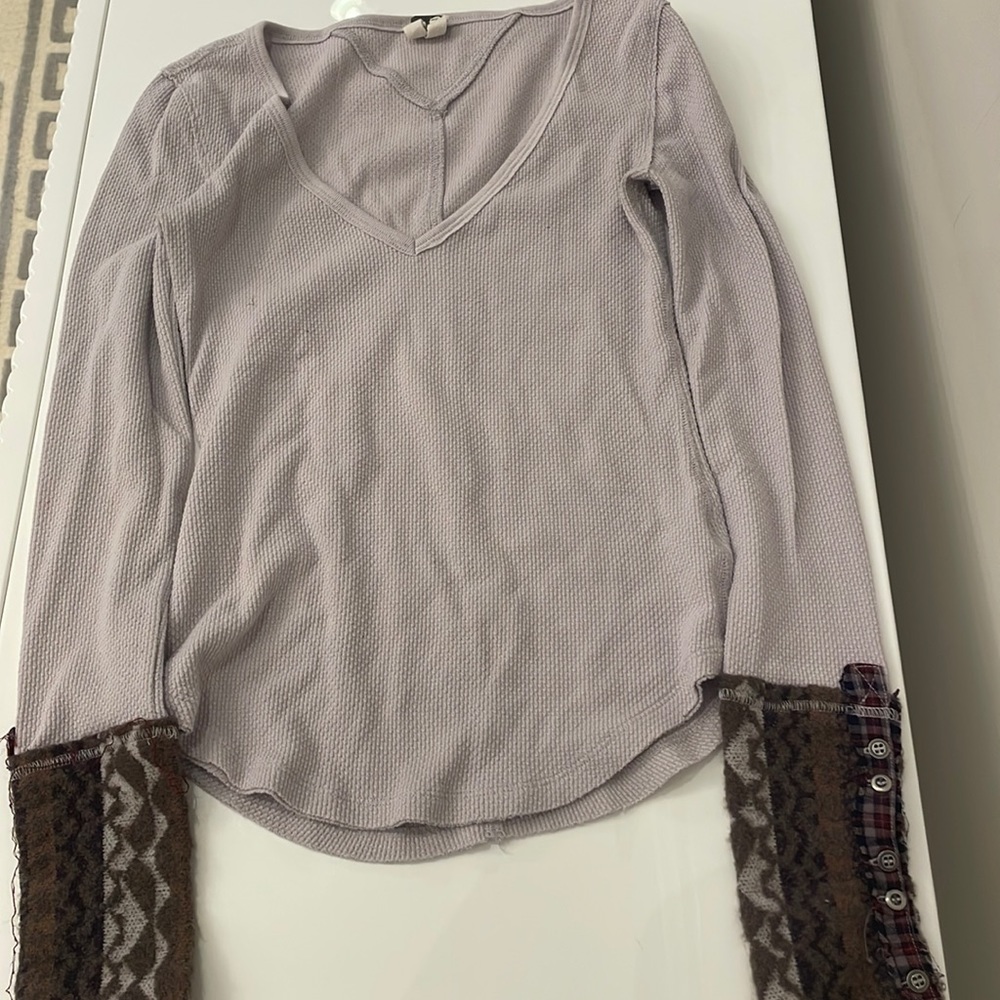 COPY - We The Free shirt V neck Waffle long Sleeve Lavender top w/decorative arm